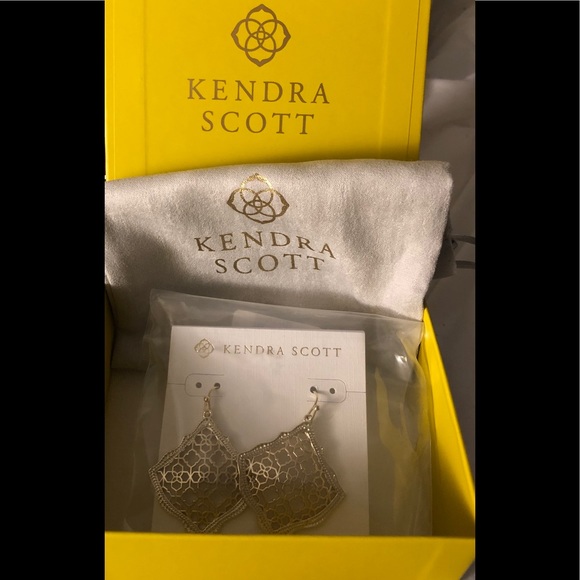 Kendra Scott Kirsten Drop Earrings in Filigree - Picture 5 of 7